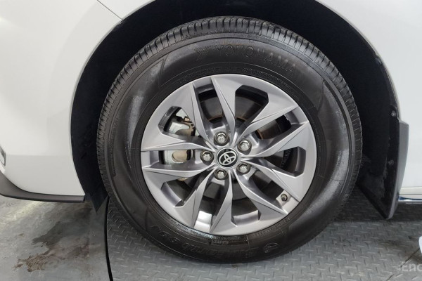 2023 Toyota Sienna с пробегом 27 963 км