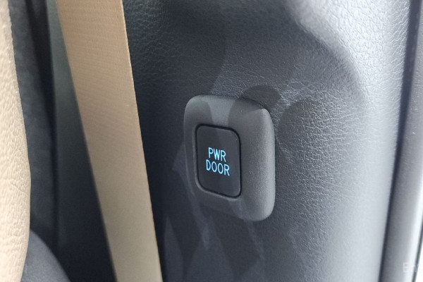 2023 Toyota Sienna с пробегом 27 963 км