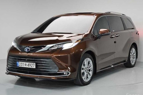 2023 Toyota Sienna с пробегом 58 624 км