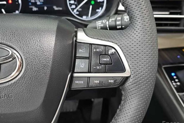 2023 Toyota Sienna с пробегом 58 624 км