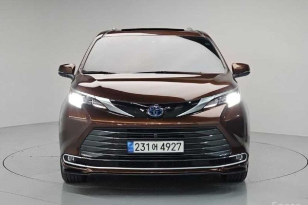 2023 Toyota Sienna с пробегом 58 624 км