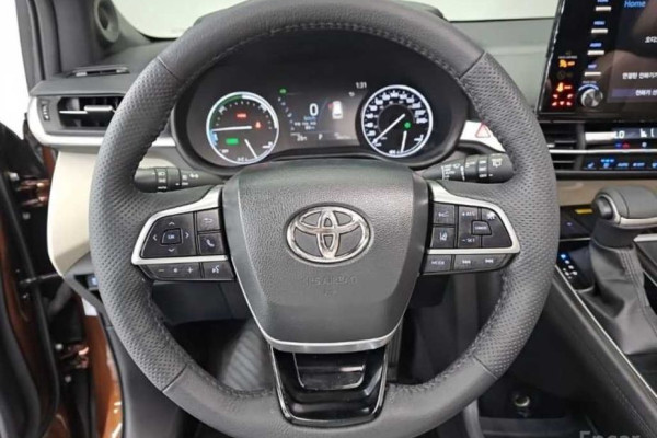 2023 Toyota Sienna с пробегом 58 624 км