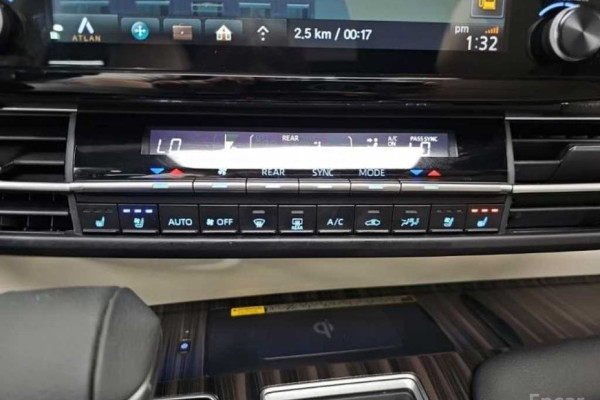 2023 Toyota Sienna с пробегом 58 624 км