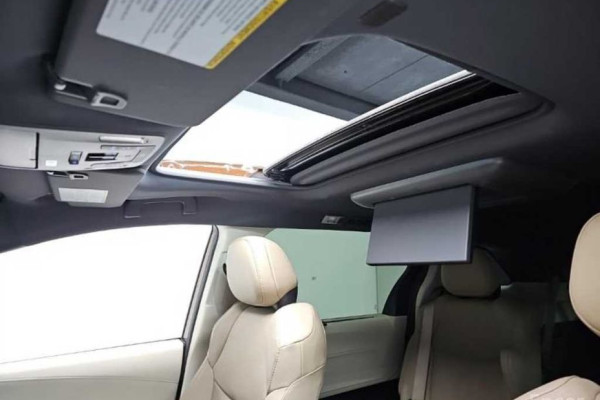 2023 Toyota Sienna с пробегом 58 624 км