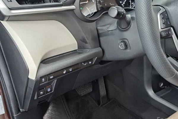 2023 Toyota Sienna с пробегом 58 624 км