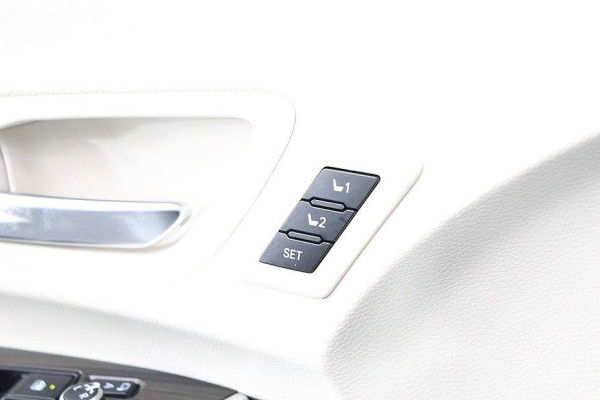 2023 Toyota Sienna с пробегом 33 945 км