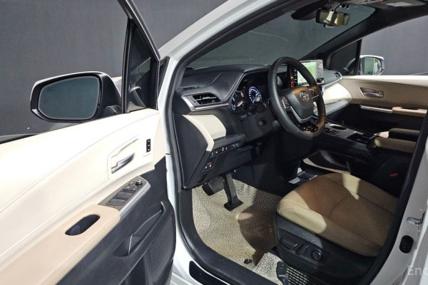 2023 Toyota Sienna с пробегом 94 351 км