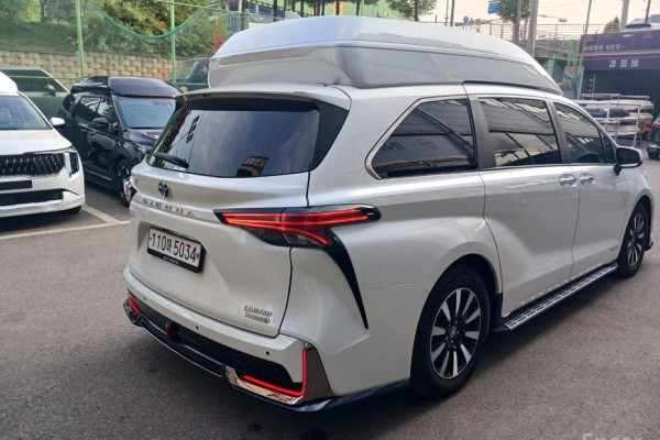 2021 Toyota Sienna с пробегом 70 000 км