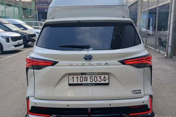 2021 Toyota Sienna с пробегом 70 000 км