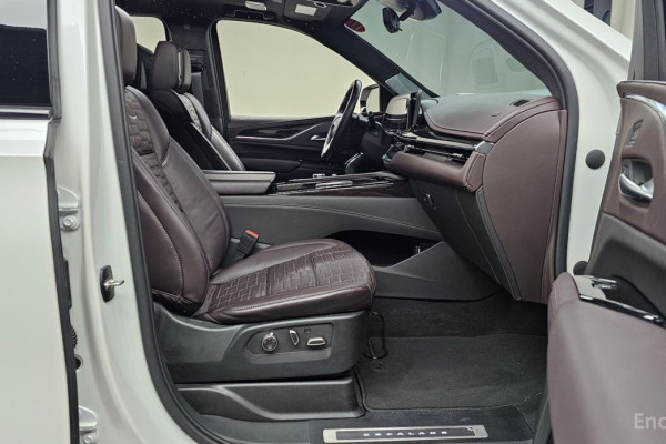 2023 Cadillac Escalade с пробегом 42 159 км