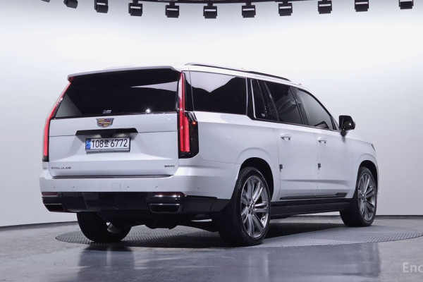 2025 Cadillac Escalade с пробегом 6 250 км