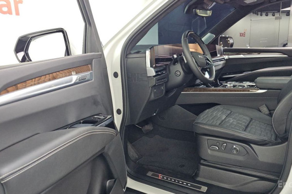 2025 Cadillac Escalade с пробегом 6 250 км