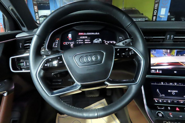 2022 Audi A6 с пробегом 17 000 км