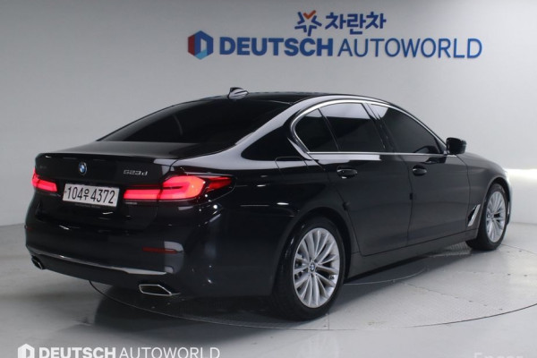 2022 BMW 5 серии с пробегом 66 894 км