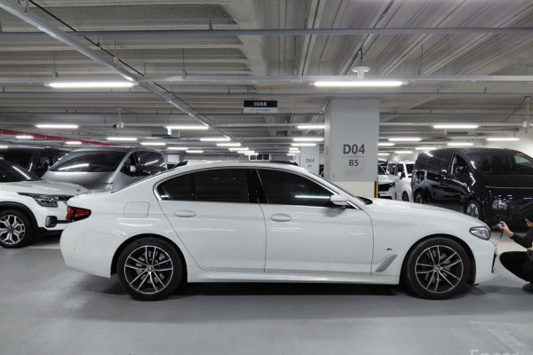 2022 BMW 5 серии с пробегом 38 761 км
