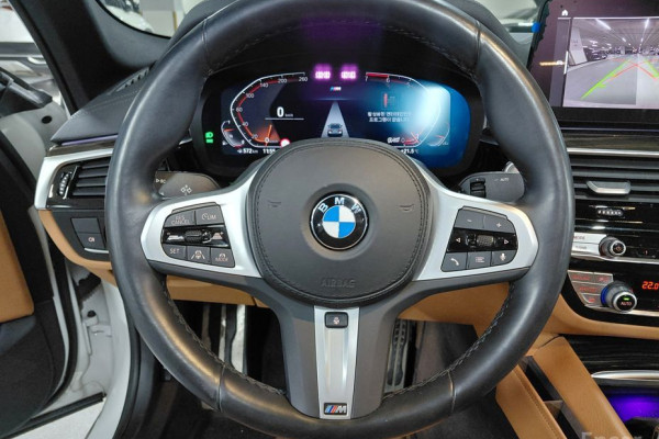 2022 BMW 5 серии с пробегом 38 761 км