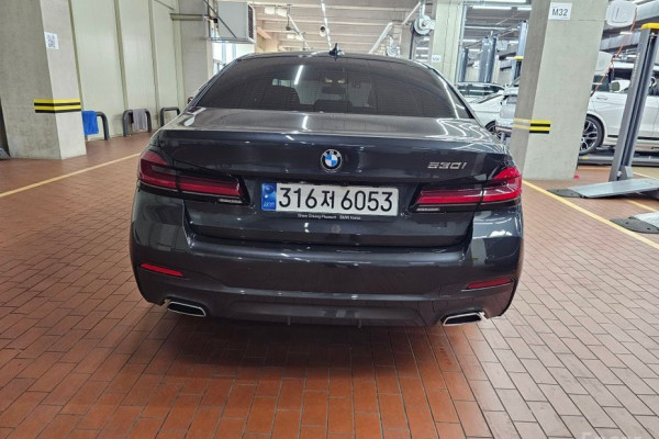 2022 BMW 5 серии с пробегом 13 306 км