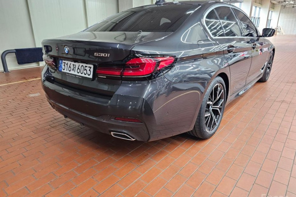 2022 BMW 5 серии с пробегом 13 306 км