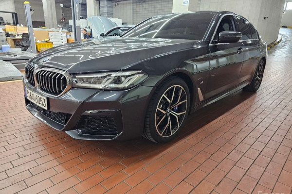 2022 BMW 5 серии с пробегом 13 306 км
