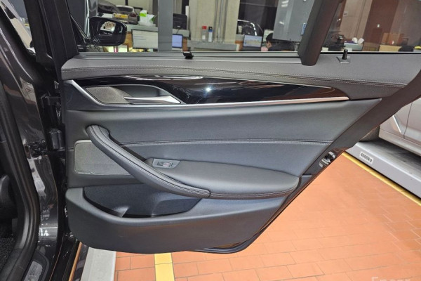 2022 BMW 5 серии с пробегом 13 306 км