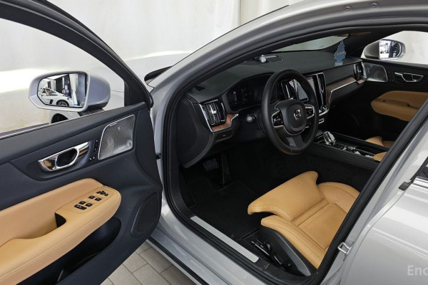 2023 Volvo S60 с пробегом 51 858 км