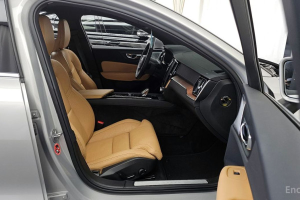 2023 Volvo S60 с пробегом 51 858 км