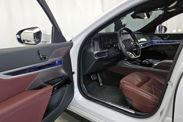 2023 BMW 7 серии с пробегом 27 393 км