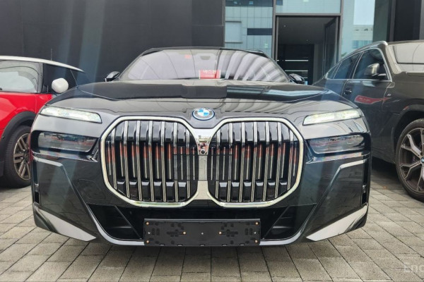 2025 BMW 7 серии с пробегом 10 500 км