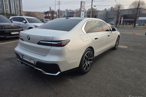 2024 BMW 7 серии с пробегом 23 000 км