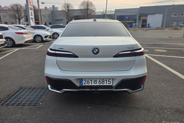 2024 BMW 7 серии с пробегом 23 000 км