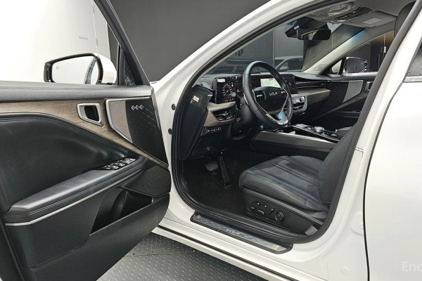 2023 Kia K8 с пробегом 16 328 км