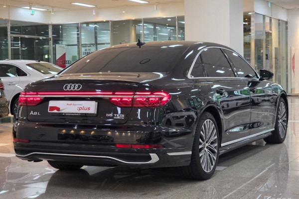 2023 Audi A8 с пробегом 19 000 км