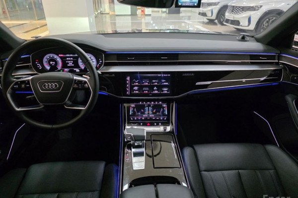 2023 Audi A8 с пробегом 19 000 км