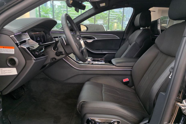 2023 Audi A8 с пробегом 19 000 км