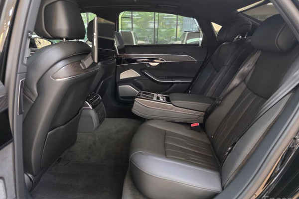 2023 Audi A8 с пробегом 19 000 км