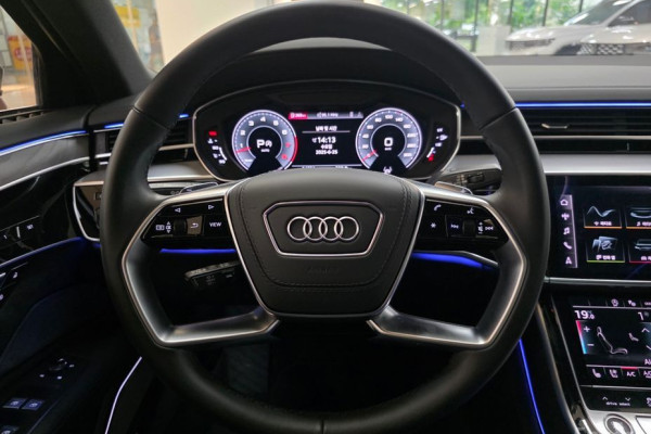 2023 Audi A8 с пробегом 19 000 км