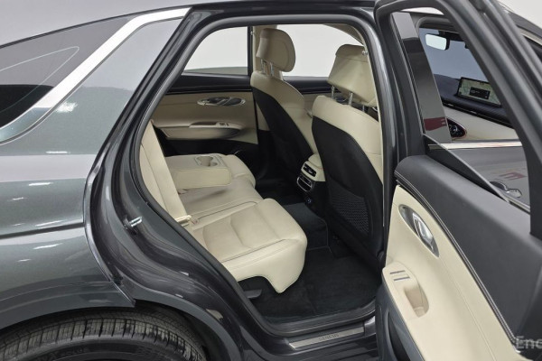 2021 Genesis GV70 с пробегом 79 638 км