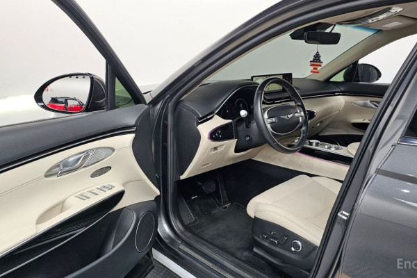2022 Genesis GV70 с пробегом 86 320 км