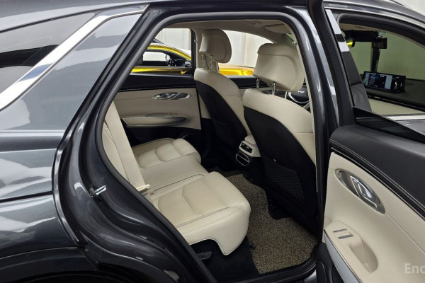 2021 Genesis GV70 с пробегом 74 219 км