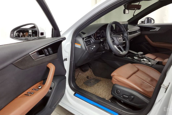 2023 Audi A4 с пробегом 25 739 км