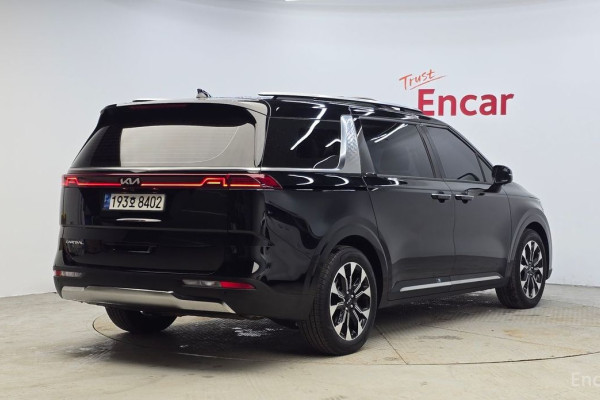 2022 Kia Carnival с пробегом 23 585 км