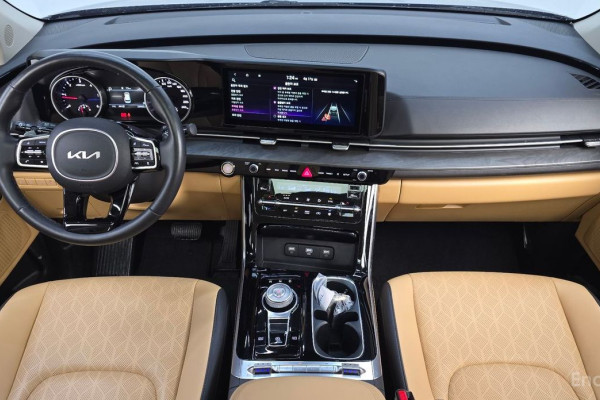 2022 Kia Carnival с пробегом 23 585 км