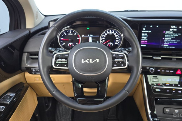 2022 Kia Carnival с пробегом 23 585 км