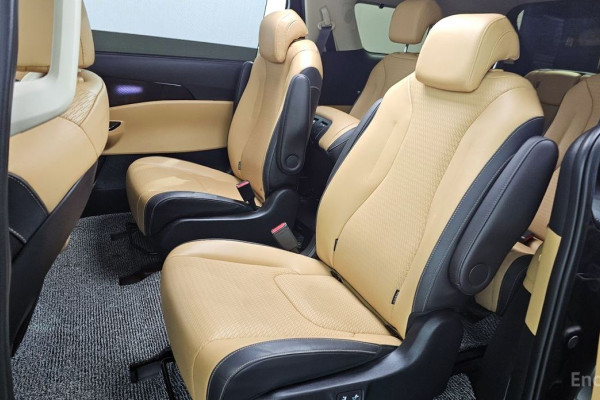 2023 Kia Carnival с пробегом 49 042 км