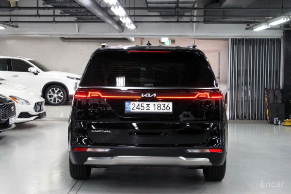 2021 Kia Carnival с пробегом 10 800 км