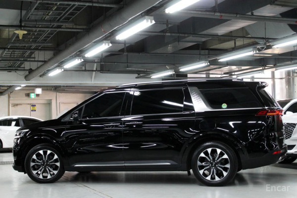 2021 Kia Carnival с пробегом 10 800 км