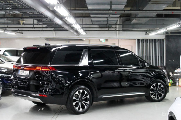 2021 Kia Carnival с пробегом 10 800 км