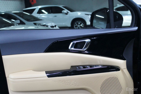 2021 Kia Carnival с пробегом 10 800 км