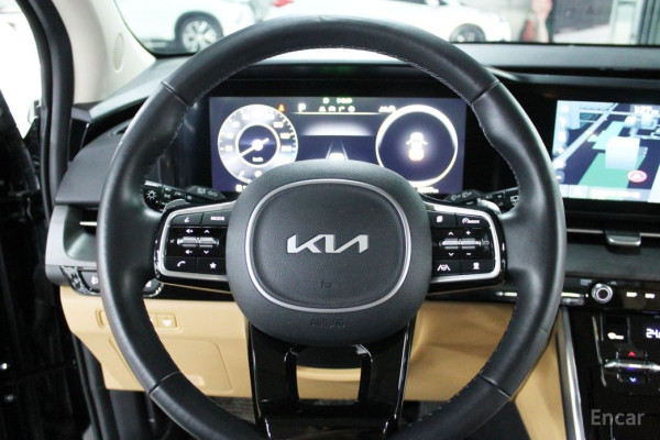 2021 Kia Carnival с пробегом 10 800 км