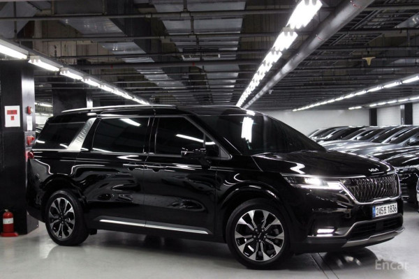2021 Kia Carnival с пробегом 10 800 км